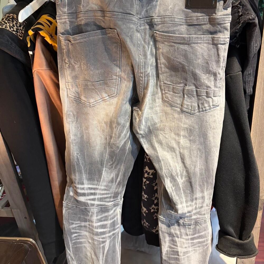 Smoke Rise Distressed Jeans - Picture 3 of 6